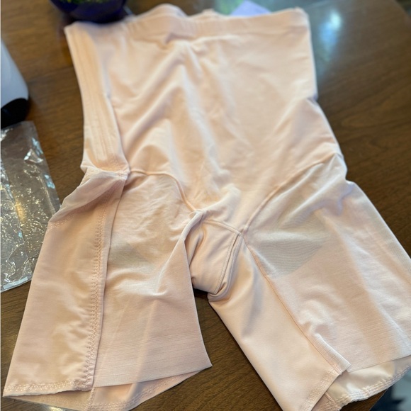 Honeylove Superpower Shorts - Picture 1 of 6